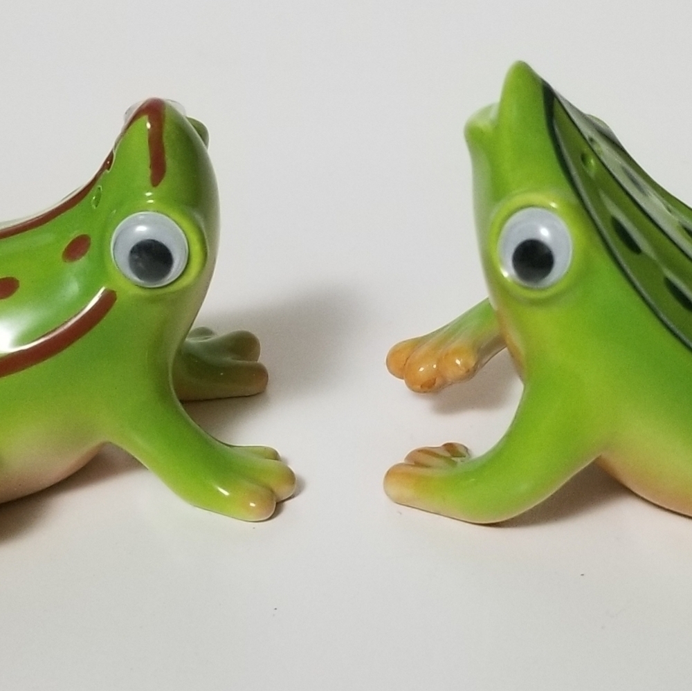 Unique, decorative Frog salt and pepper shakers - Picture 2 of 7